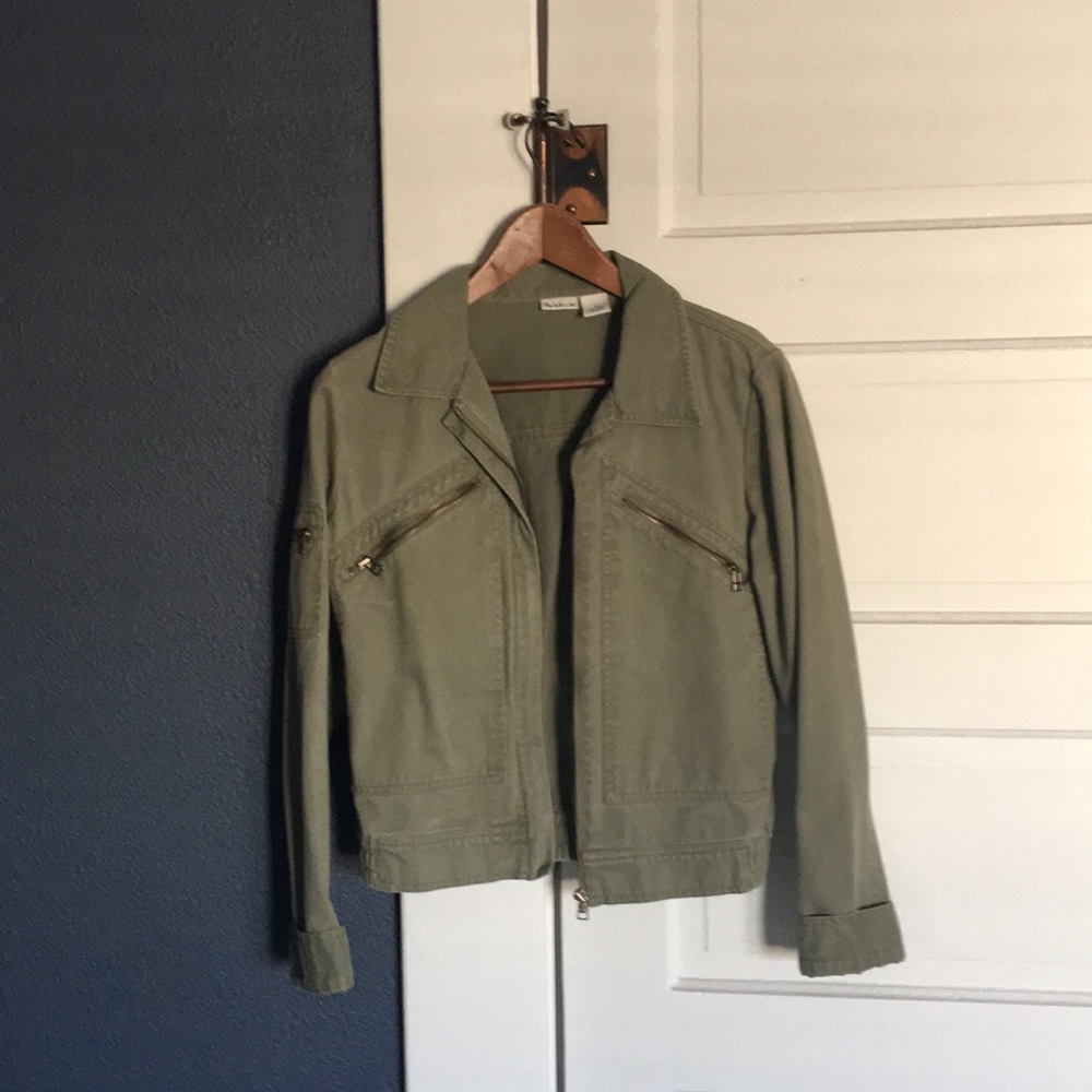 Olive green canvas jacket. Rubbish. M
